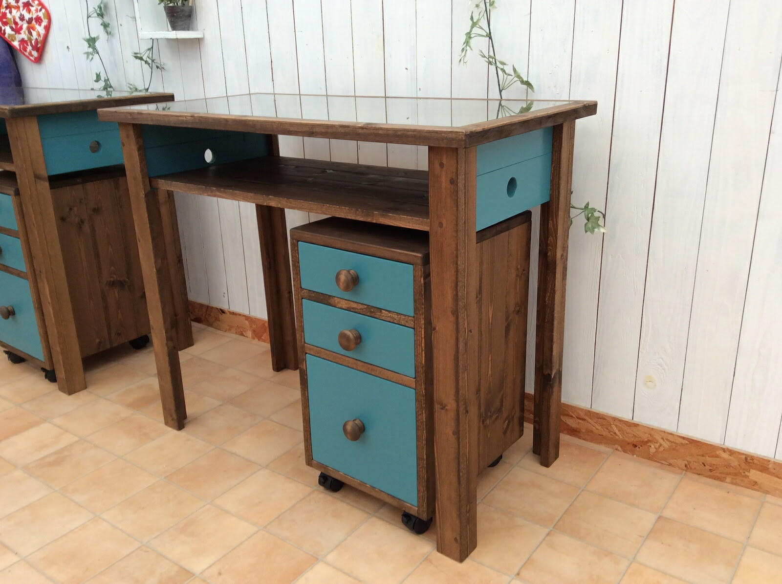 Handmade 作業台 ネイル 棚付boxタイプ チェスト 付 Bu ネイリストお部屋のスペースに合わせたオリジナルオーダー可能です お問い合わせください 手作り木工房 その他 末永く使って頂けるよう この価格で と思えるクオリティーの高さを追及致しております