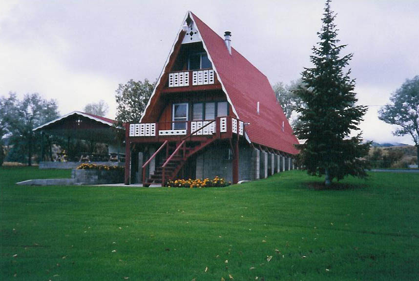 http://www.bearlakeadventure.com/cabin_front.jpg
