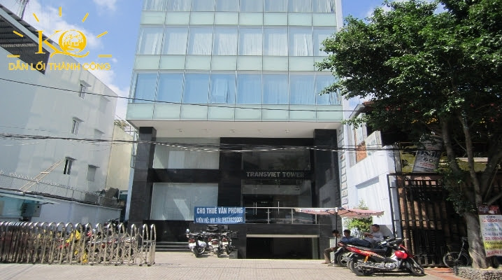 mặt trước tòa nhà