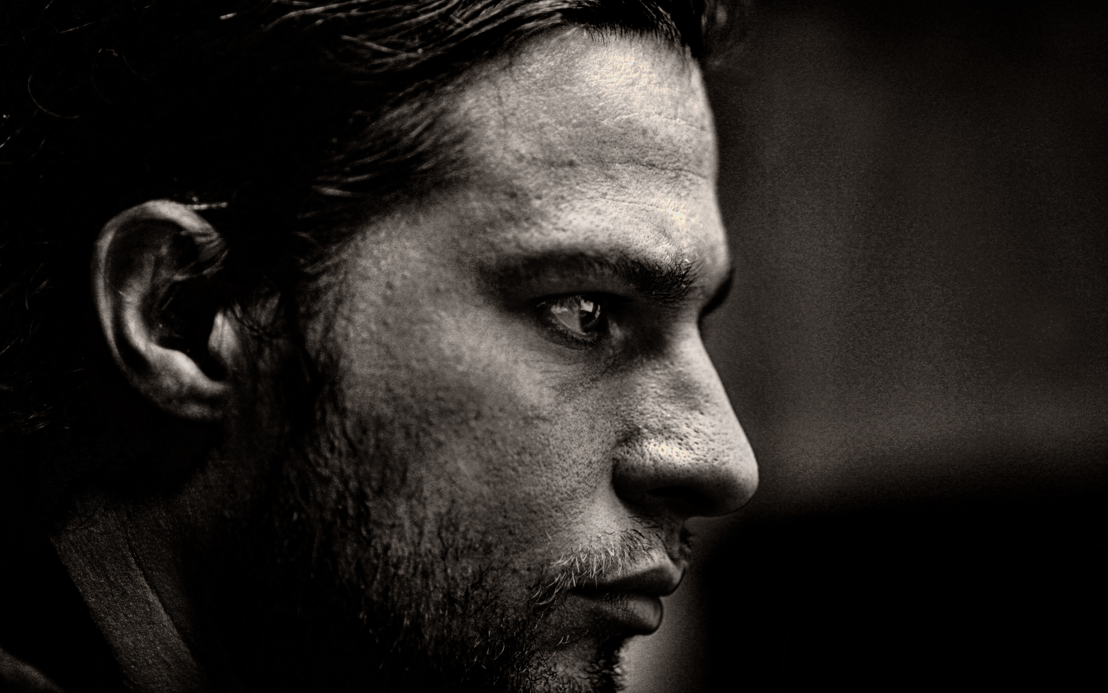 フリー画像 人物写真 男性ポートレイト 外国人男性 イケメン 横顔 モノクロ写真 フリー素材 画像素材なら 無料 フリー写真素材のフリーフォト