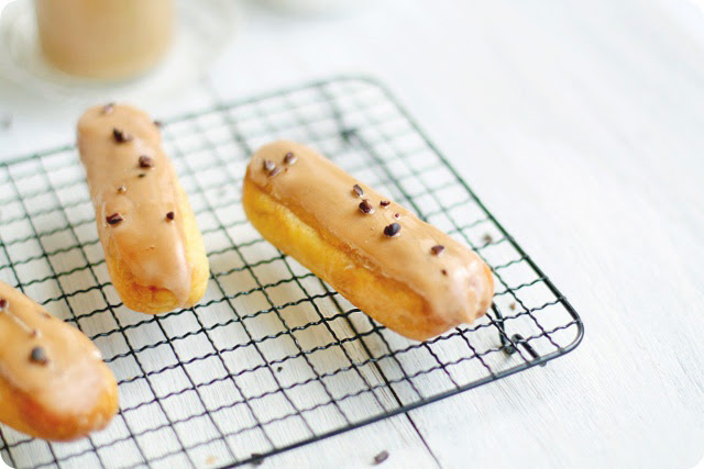 Eclairs au café
