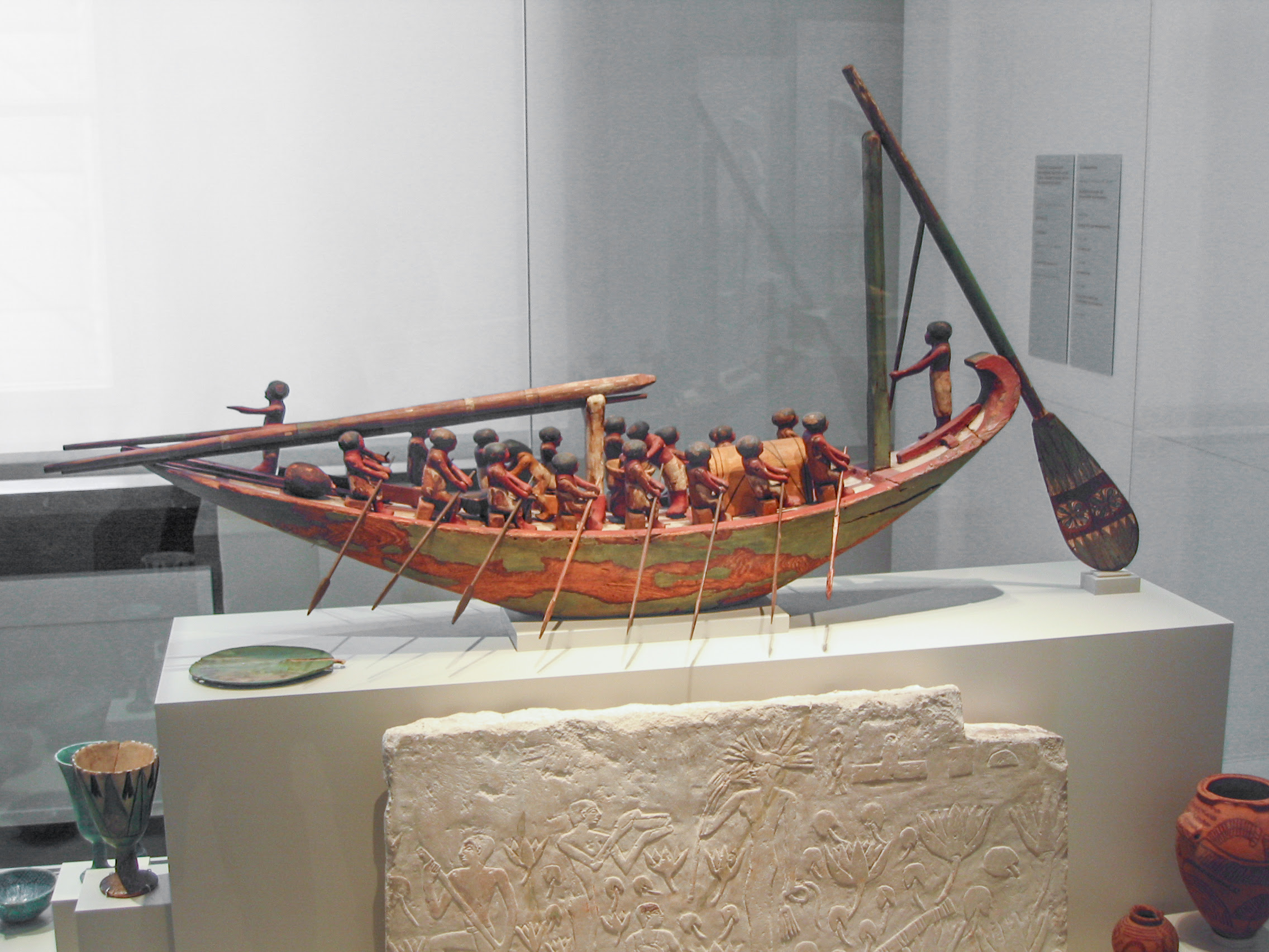 Beskrivning Egyptian boat model (ca. 1900BC).jpg