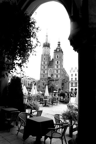Krakow_StMarysthruArch