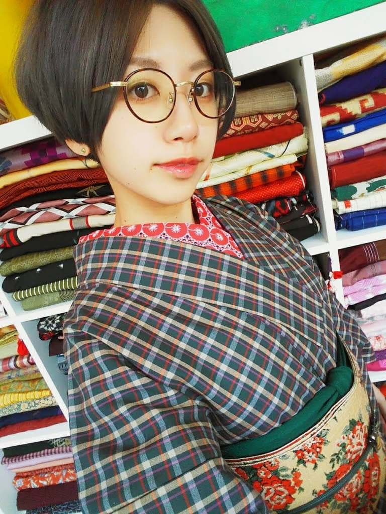 着物コーディネート さりげなくクリスマスなチェック柄ウール着物コーデ 青文字系レトロ着物屋 Usagikomachi うさぎ小町