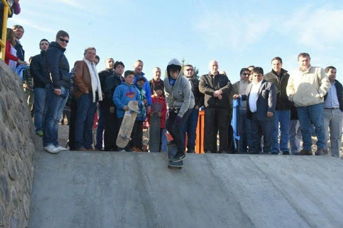 La recorrida incluyó a las localidades de Epuyén donde se inauguró un skate park