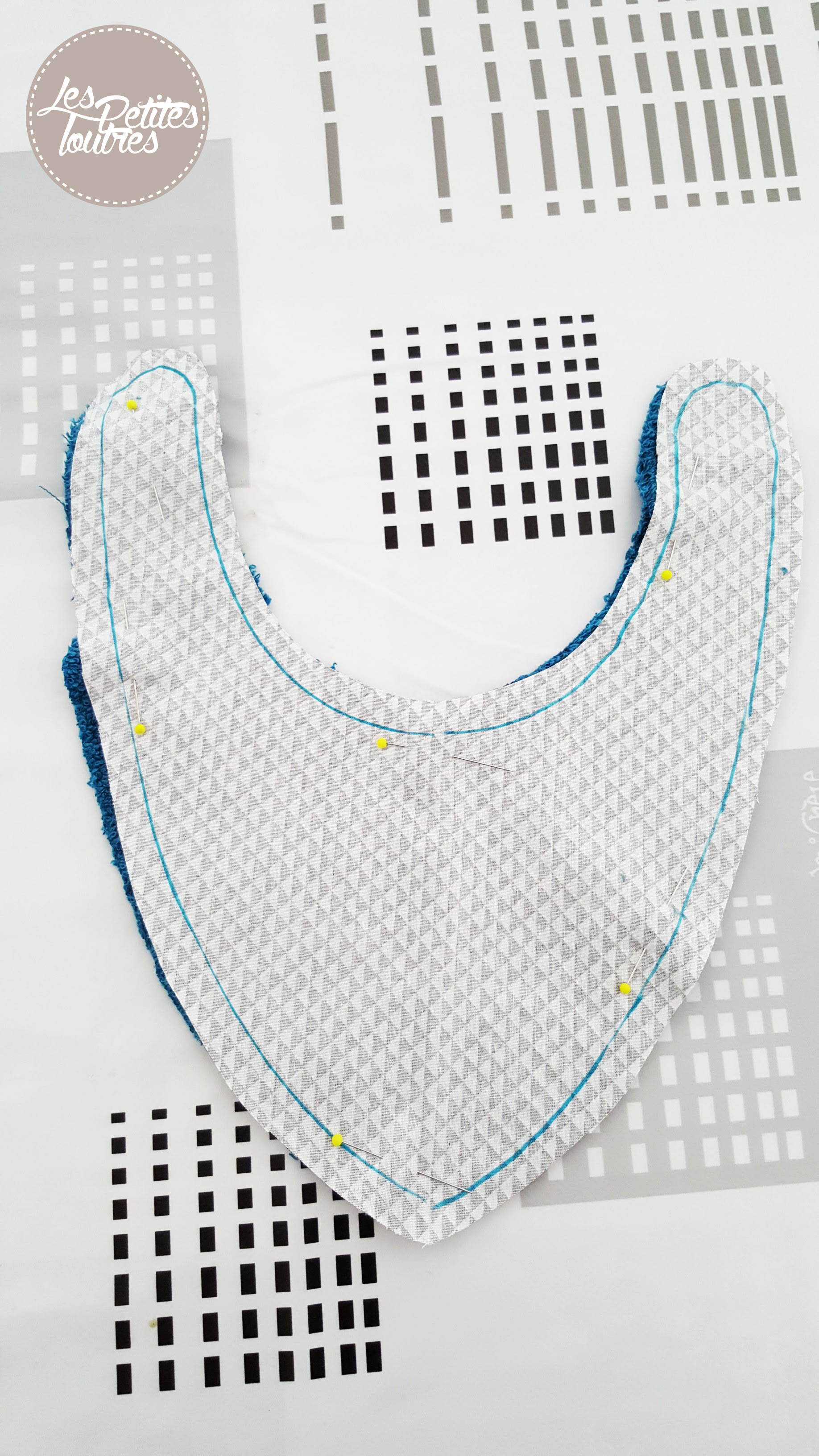 Le Bavoir Bandana Ou L Art De Baver Avec Elegance Tuto De Couture Les Petites Loutres