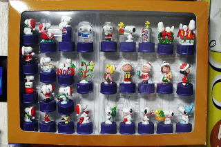 第3弾 Pep ペプシ スヌーピー第1弾から第３弾までの 未開封外袋の種類違い スヌーピー ボトルキャップ 第1弾 ペプシ スヌーピー 全３０種 ２００１年３月 ｐｅｐｓｉ ペプシ スヌーピー第1弾 全３０種 Pepsi Peanuts オンパックキャンペーン