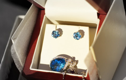 HinTanic Topaz with FA 50 f/1.4