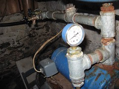 Water pump pressure gauge