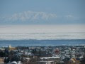 オホーツク海と知床の山々