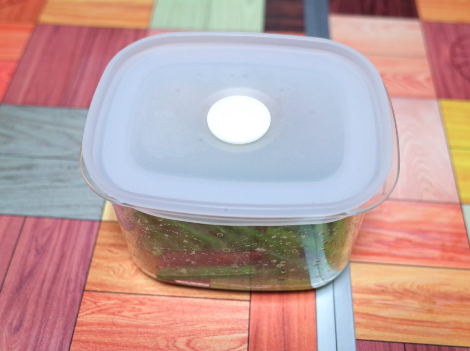 フタをしたまま電子レンジで使えるバルブ付き密閉保存容器 つくりおき