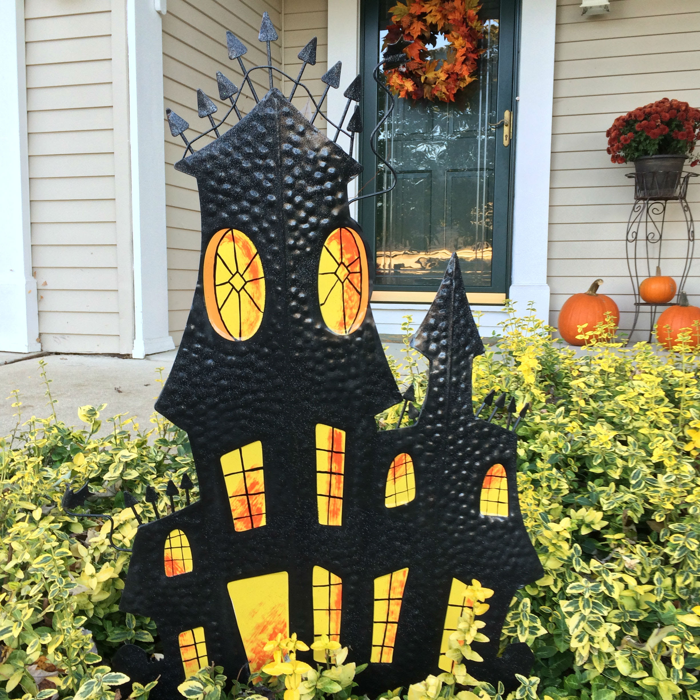 Outdoor Halloween Decor Ideas on a Budget - My One and ...