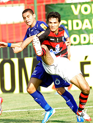http://s.glbimg.com/es/ge/f/original/2010/11/28/ronaldoangelim_vip300.jpg