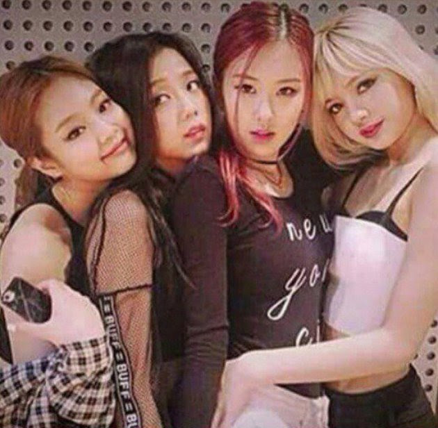 Heboh Foto Formasi Lengkap Member Girlband Baru YG Bocor Heboh Foto Formasi Lengkap Member Girlband Baru YG Bocor