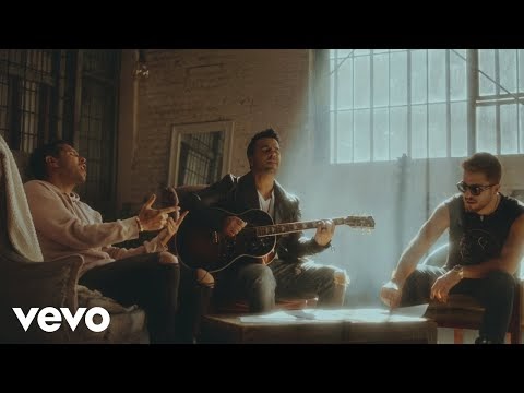 Luis Fonsi, Cali y El Dandee – Ley De Gravedad 