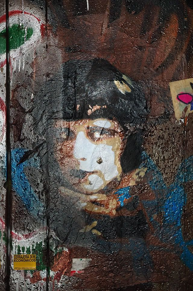 Street Art on Doors: Face - Barri Gotic, Barcelona [enlarge]