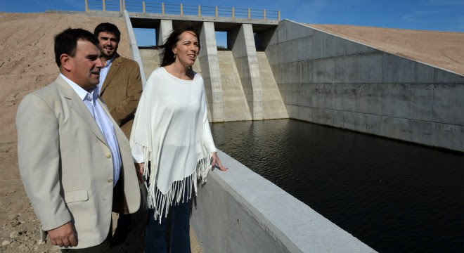 María Eugenia Vidal y los intendentes Hernán Bertellys, y Ezequiel Galli.