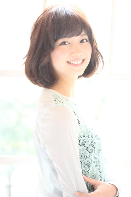 丸顔が小顔になれるヘアスタイルとは おすすめ髪型 5選 ビューティー