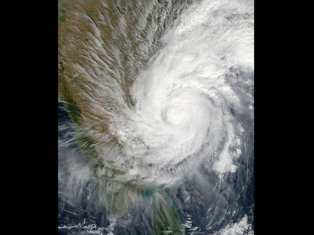Este imenso vórtice do ciclone tropical 03B atingiu a costa leste da Índia no fim de 2003, com rajadas de vento de 120 km/h (Foto: ESA/Rosetta/Caltech/Michael Benson/Kinetikon Pictures)