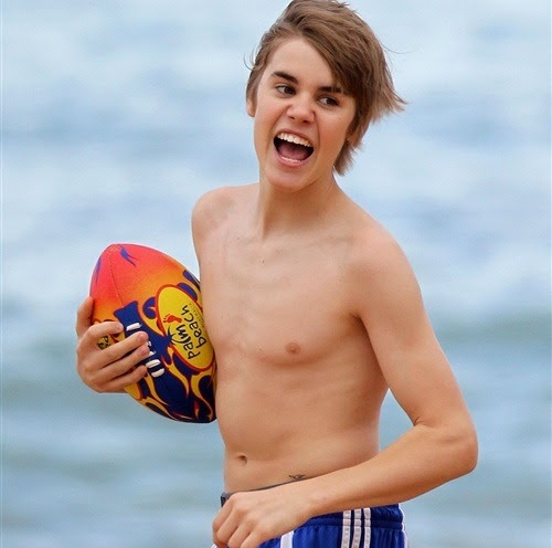 justin bieber on beach. Pop diva Justin Bieber was