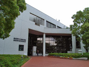 横須賀市立南図書館を徹底ナビ 自習室 Wifi 電源 カフェなどの情報が満載