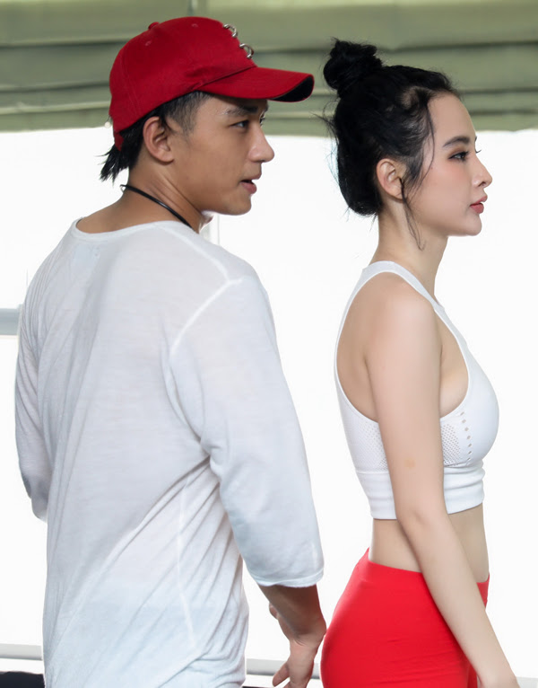 angela-phuong-trinh-huu-vi-quan-quyt-trong-phong-tap-nhay-1