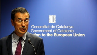 El representant permanent davant de la UE, Amadeu Altafaj, durant el discurs de l'acte de la Diada a Brussel·les, el 12 de setembre del 2016 (horitzontal)