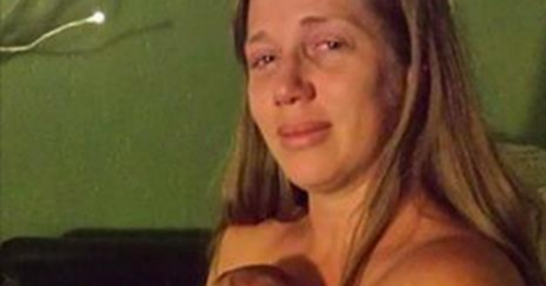 Η αδερφή της έλεγε, ότι Κάτι Δεν Πήγαινε καλά μετά τον Τοκετό. Τότε άρπαξε την κάμερα και έβγαλε ΑΥΤΗ τη φωτογραφία!