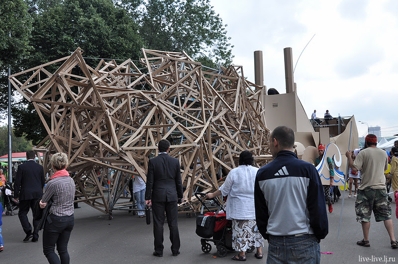 Cardboard city_073