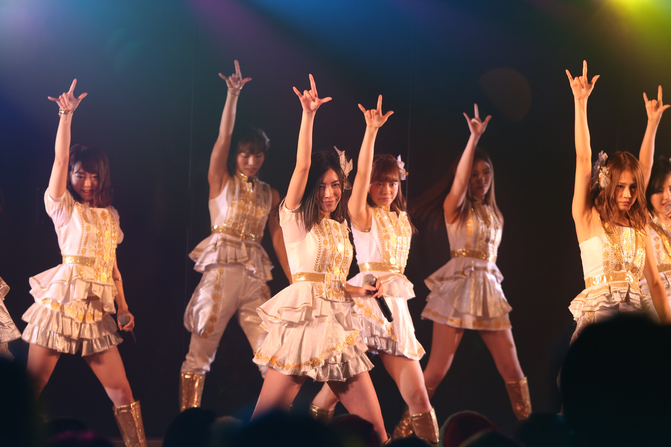 Akb48 松井珠理奈を送る会 宮澤佐江からのサプライズに涙 不安な時にいつも近くにいてくれた Daily News Billboard Japan