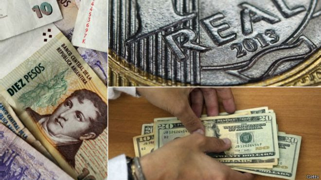 Montaje de monedas y billetes
