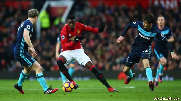 Paul Pogba (giữa) sẽ đóng vai trò rất quan trọng trong những phương án chiến thuật của HLV Jose Mourinho