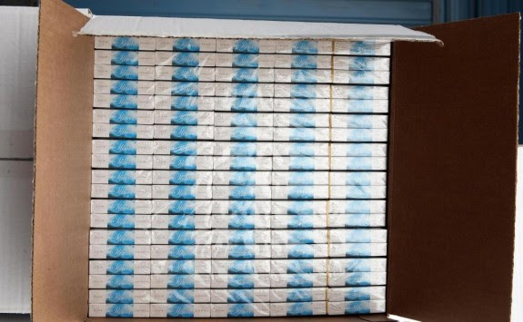 Τον έπιασαν με 2.800 πακέτα λαθραίων τσιγάρων Τον έπιασαν με 2.800 πακέτα λαθραίων τσιγάρων