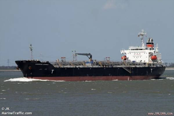 Tàu 20.000 tấn mắc cạn gần đảo Phú Quý, nguy cơ tràn dầu trên biển