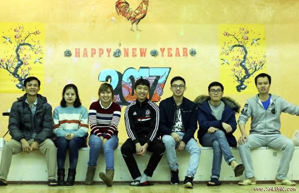 Du học sinh gói bánh chưng đón Tết giữa lòng Moscow