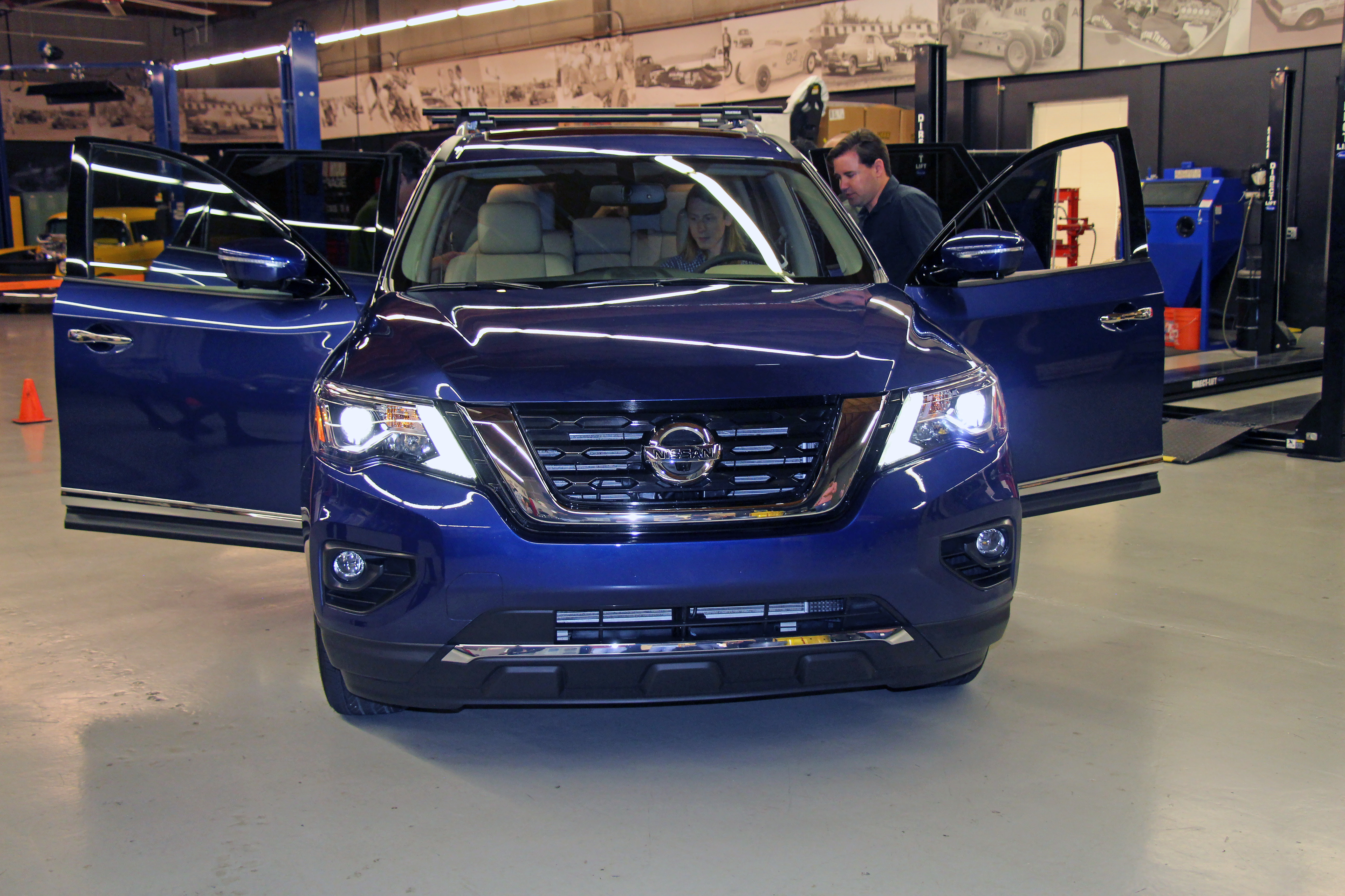 2017 Nissan Pathfinder front end headlight