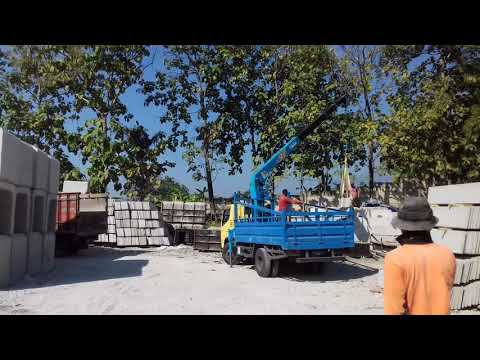 Distribusi Pagar Panel Beton ke Lokasi Proyek