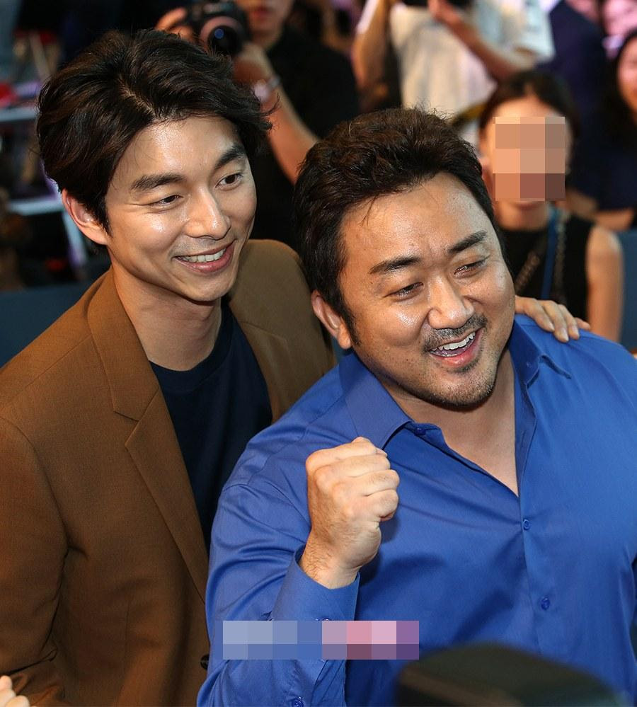 공유 나이 예비군 가야하나? 남친짤 장난 아닌 근육 복근 결혼 ...
