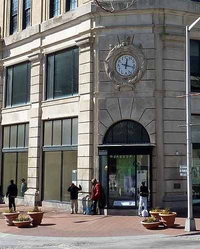 P1000791-2012-02-07-Richs-Broad-Alabama-Corner-Clock-Detail