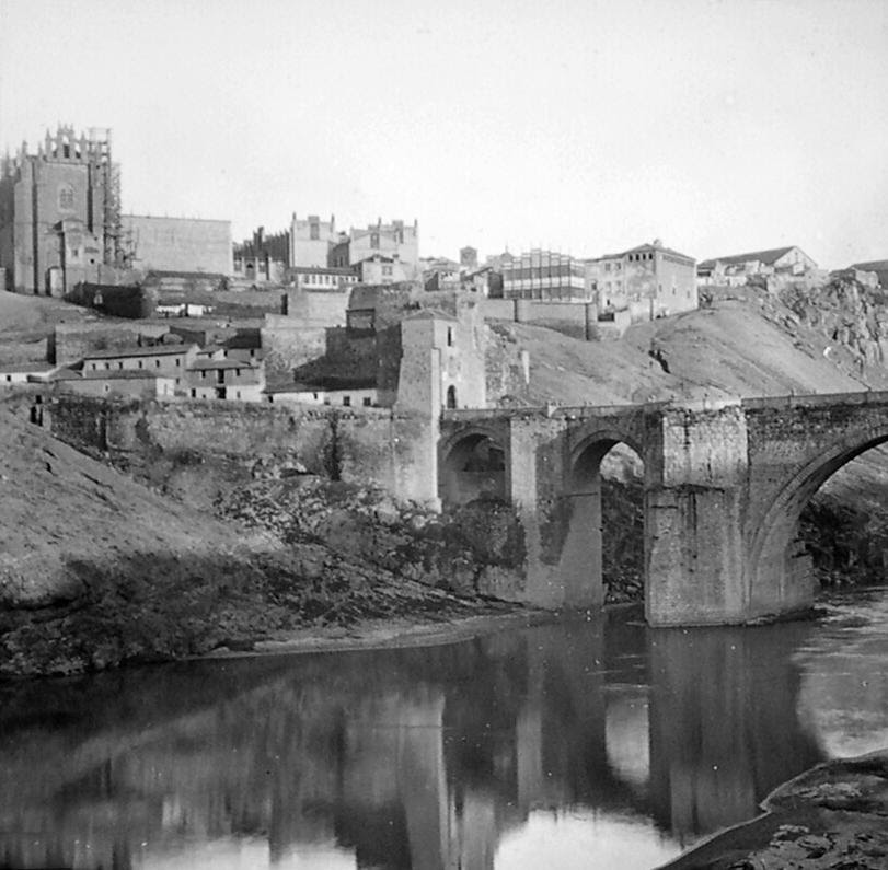 Puente de San Martín de Toledo a finales del siglo XIX. Fotografía de Alexander Lamont Henderson