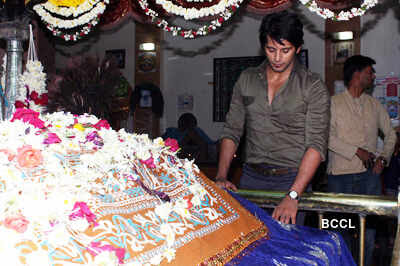 Karanvir said, " the peace I got while I was paying homage to "Baba" and the over whelming love of my fans was more than enough for me."