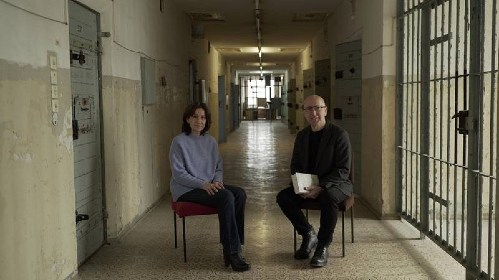  La escritora Paloma Sánchez-Garnica con Óscar López durante la entrevista con Óscar López en 'Página Dos'