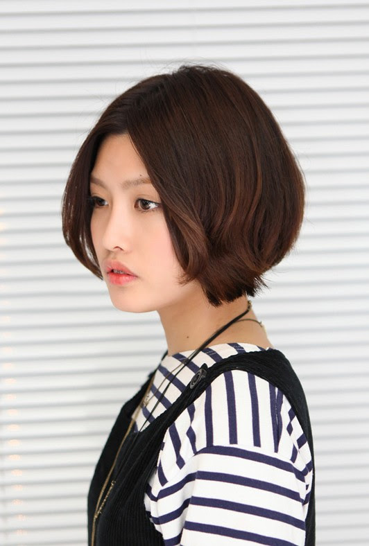 Korean Hairstyle 2013: Pretty Center Parted Bob Haircut ...