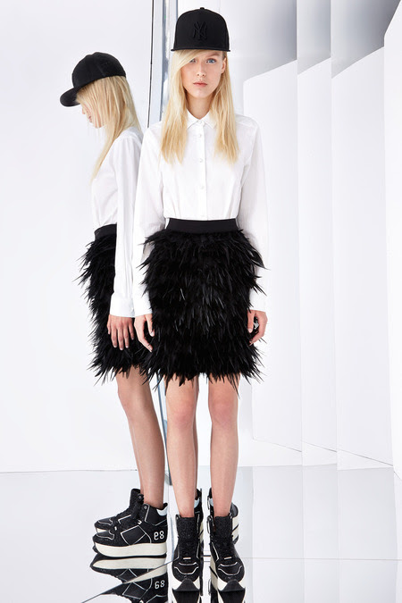 DKNY_002_1366.450x675