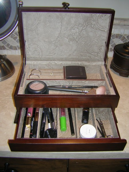 makeup storage in Italy