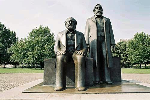 Hegel ya da Marx’in tarih yorumları