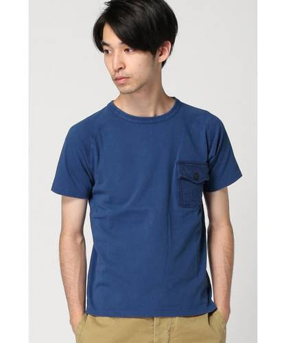 青 ブルーの丸首tシャツのメンズコーディネート 着こなし