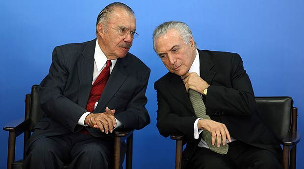 Brazil's interim President Michel Temer (R) speaks with Brazilian politician Jose Sarney during a ceremony for inauguration of the new Minister of Culture, Marcelo Calero, at the Planalto Palace in Brasilia, Brazil, May 24, 2016. REUTERS/Adriano Machado ORG XMIT: BSB53