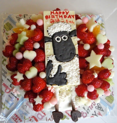 ひつじのショーンのイラストケーキ 紙ひこうき
