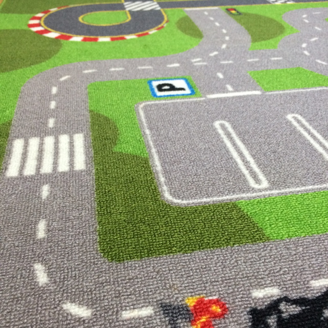 Ikeaイケアのlillabo 車 道路 柄子ども用ラグを約１年使ってみての使用感想 レビュー